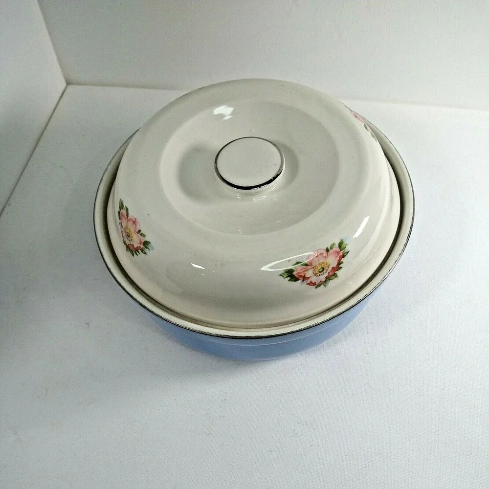 Vintage Halls Superior Quality Kitchenware Casserole Blue Rose Pared made in USA
